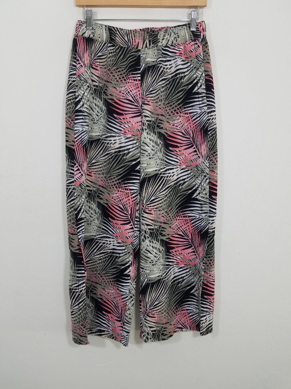 White House Black Market The Wide Leg Crop Pull-On Slit Leg Crop Pants Size 2L